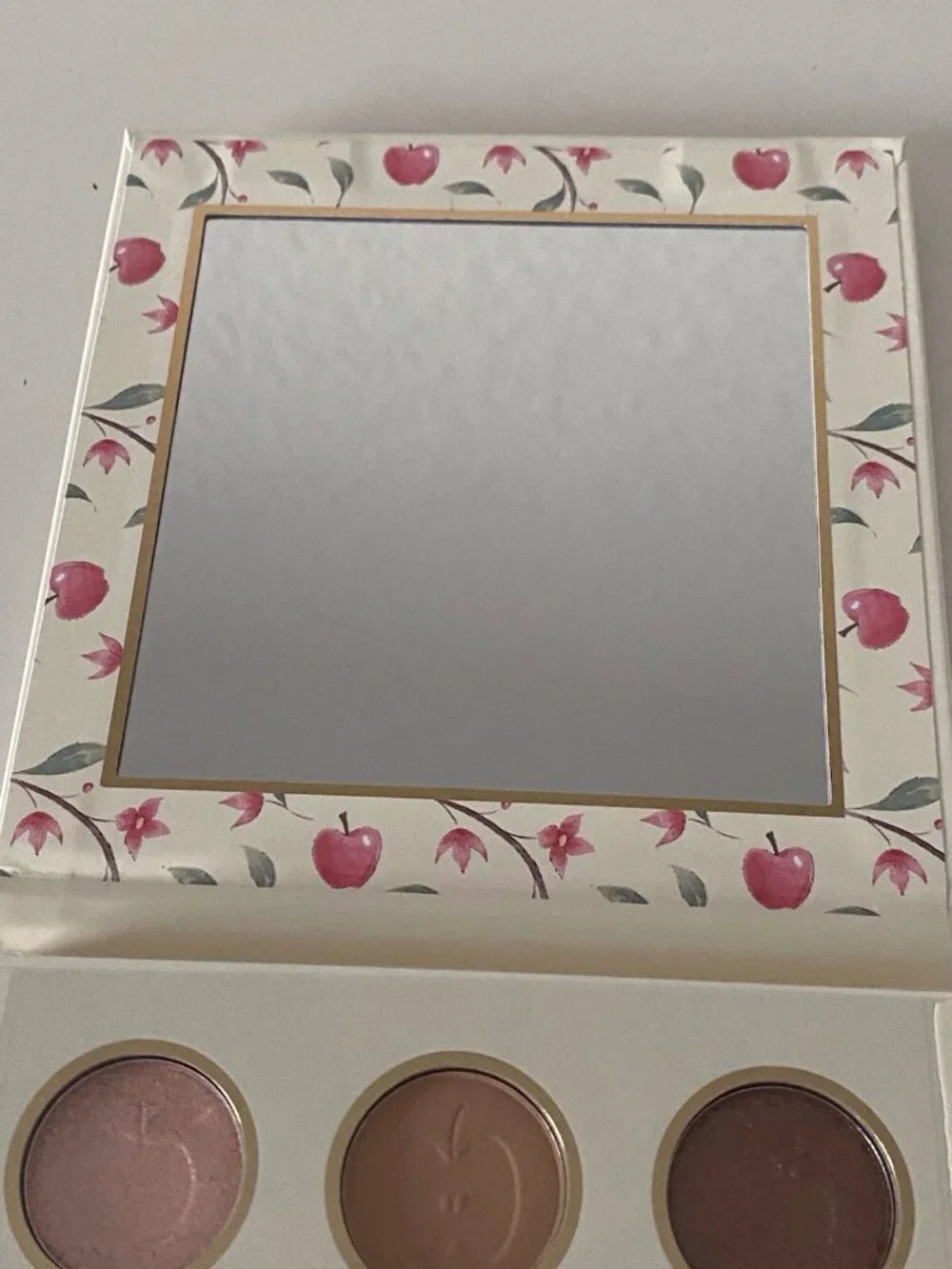 Taste Beauty Disney Snow White Eyeshadow Palette 9 Shades With Mirror NEW
